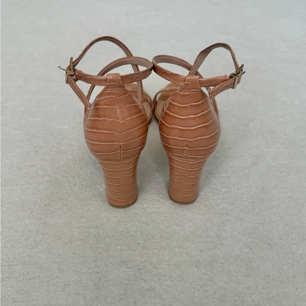 Rose Two Tone Croc Print Sandals Block Heels Size 8.5 NWOT